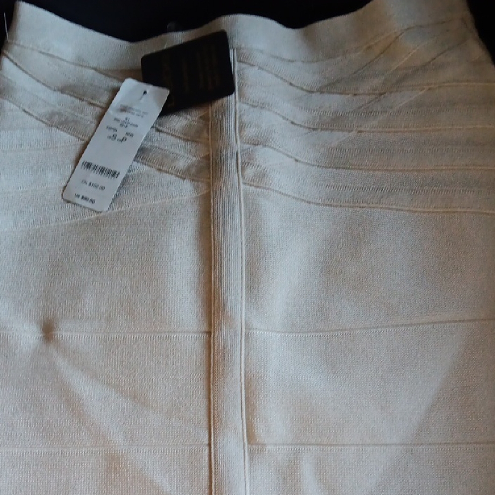 Bebe Textured Cream Skirt